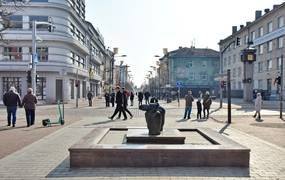 MIESTO MENAS UŽ KAMPO