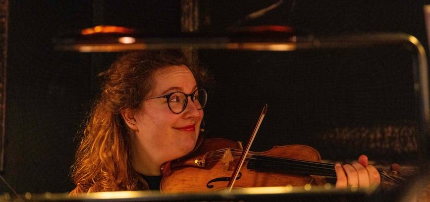 TALENTINGOJI SMUIKININKĖ: „KULTŪRA PLEČIASI, KAI JAUNI ŽMONĖS YRA SMALSŪS“