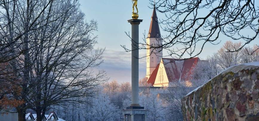 „MALONIŲ KELYJE” – ADVENTO DVASIA: NUO PILIGRIMYSTĖS PER ŠVENTAS VIETAS IKI APSILANKYMO KALĖDŲ SENELIO TROBELĖJE