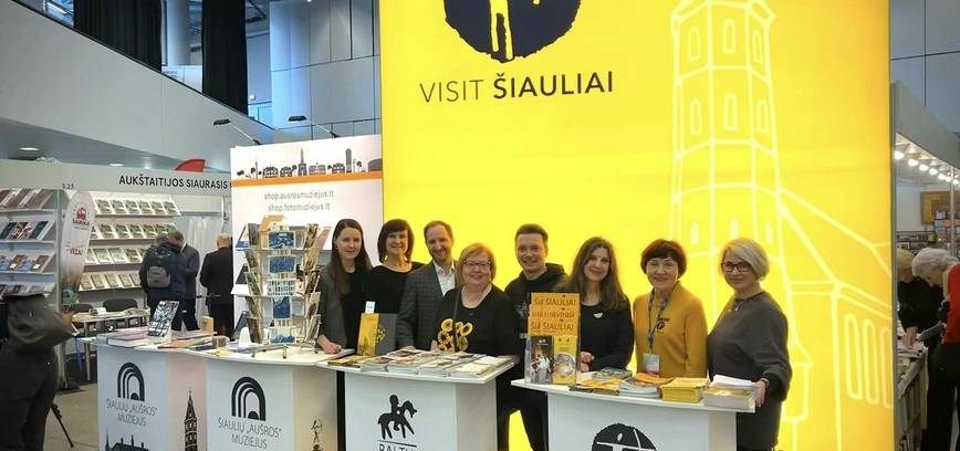 KNYGŲ MUGĖJE GAUSUS BŪRYS ŠIAULIEČIŲ KŪRĖJŲ  IR INICIATORIŲ