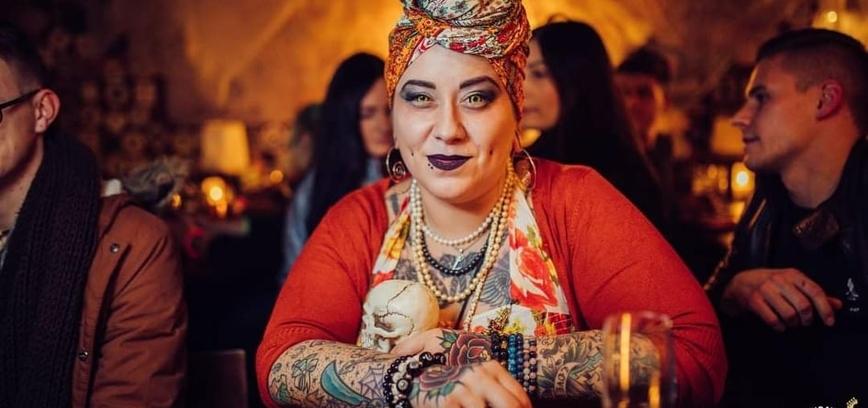 ŠIAULIETĖ TATUIRUOČIŲ MEISTRĖ SIMONA CHERRY: „MAN ŽIAURIAI SKAUDA, KAD ŠIAULIAI TAIP NEPELNYTAI NURAŠOMI“