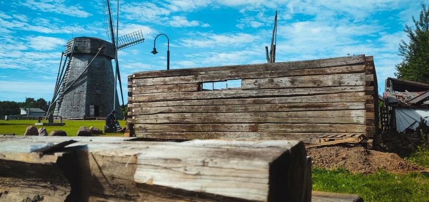 ŽALIŪKIŲ MALŪNININKO SODYBOJE-MUZIEJUJE SPARČIAI KYLA SVIRNAS