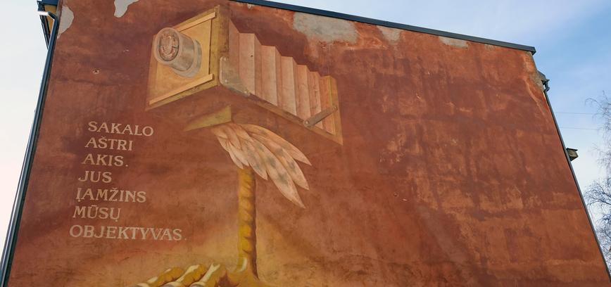 TARSI LAIKO MAŠINA PO ŠIAULIŲ KRAŠTĄ KVIEČIA KELIAUTI GATVĖS MENAS