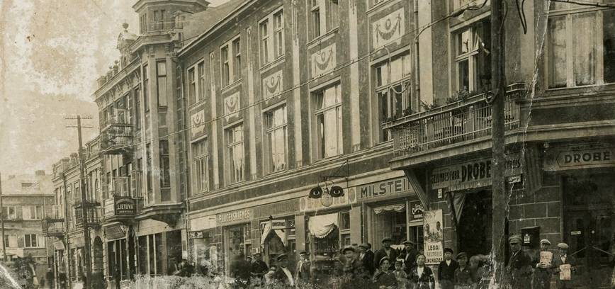 Turiningas pasivaikščiojimas po Šiaulių senamiestį su muziejininke Vilija Ulinskyte-Balziene „100 žingsnių per 300 metų istoriją“ 