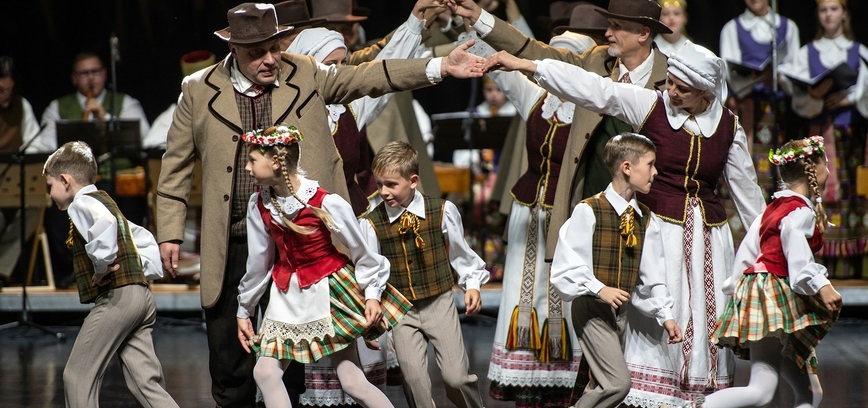  Koncertas „Tėvynės spalvos“, skirtas Lietuvos valstybės atkūrimo dienai 