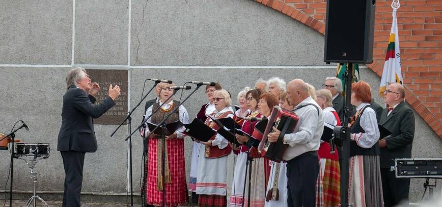  Šiaulių kultūros centro choro „Tremtinys“ 35-mečiui skirtas šventinis koncertas „Širdimi jauni“ 