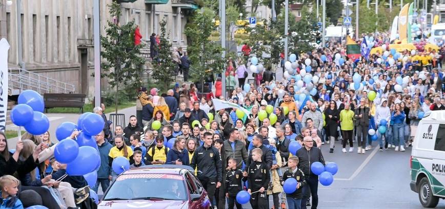Festive procession and motorcade parade 