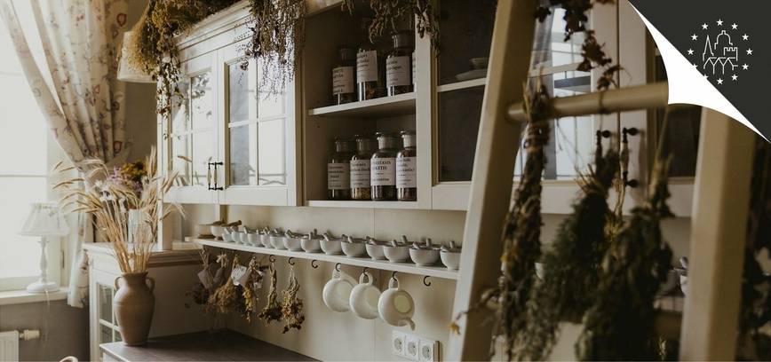 EDUKACINĖ PROGRAMA „KVAPŲ VAISTINĖ: ISTORINIS RECEPTAS NUO GALVOS SKAUSMO“