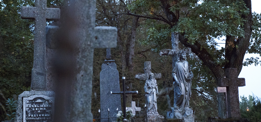 ŠEKSKURSIJA „SENOSIOS ŠIAULIŲ KAPINĖS: ČIA VISI LYGŪS“ 08.28d. 21:30 val.