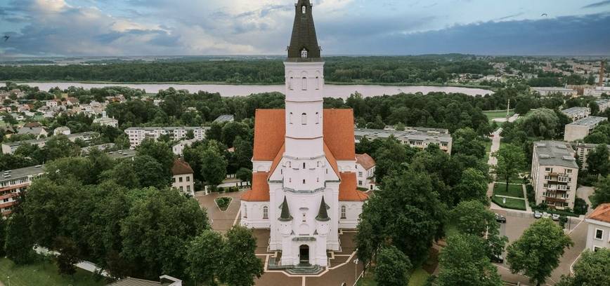 EKSKURSIJA-PASIVAIKŠČIOJIMAS SU ARCHITEKTU, GIDU ŠARŪNU SABALIAUSKU  „ŠIAULIŲ KATEDRA – ARCHITEKTŪROS METAMORFOZĖS PER AMŽIUS“ 