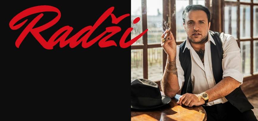 Dainuoja RADŽI. Smuklė JUONĖ PASTUOGĖ kiemas