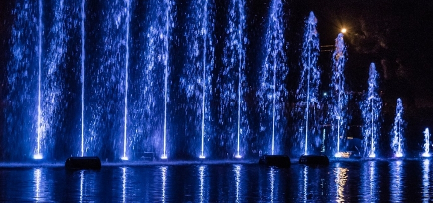  Šokančių ir šviečiančių vandens fontanų šou. „Šiaulių dienos 786“ 