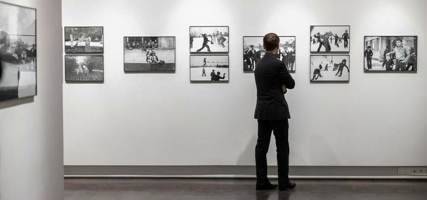 Pasivaikščiojimas po Virgilijaus Šontos parodą „Mokykla – mano namai“ su kuratoriumi