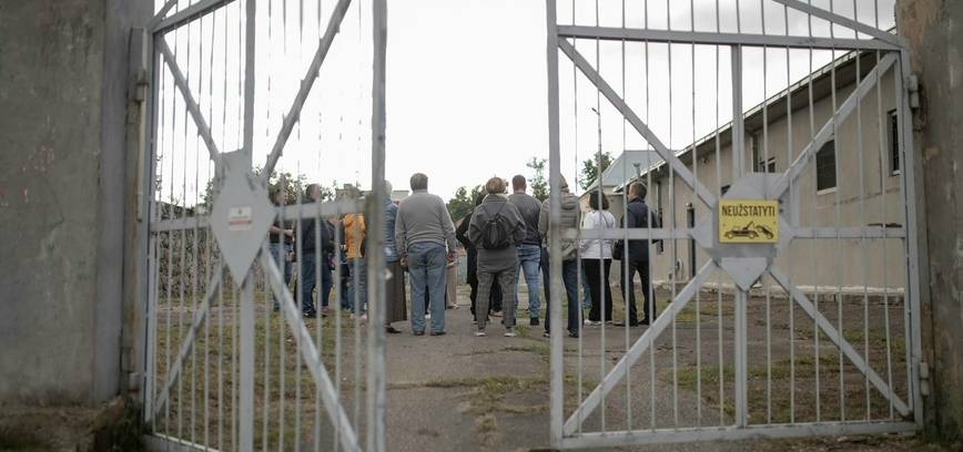 VIETŲ NEBĖRA!!! EKSKURSIJA „BALTASIS KALĖJIMAS ŠIAULIUOSE: ISTORIJOS, KURIOS GYVENA SIENOSE“