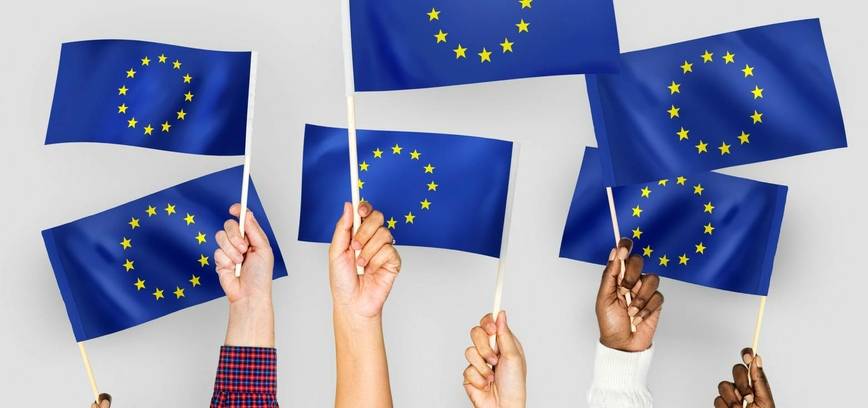 Momentinio šokio akcija „Rankos į viršų – Europa tarp pirštų“, skirta Lietuvos įstojimo į Europos sąjungą ir Europos dienoms paminėti 