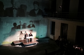 EKSKURSIJA „SALĖ, KURIOJE GYVENO ŠIAULIŲ ISTORIJA“ IR VALSTYBINIO ŠIAULIŲ DRAMOS TEATRO PARENGTAS E. JONESKU PJESĖS „KĖDĖS“ SKAITYMAS SAVIVALDYBĖS FRESKŲ SALĖJE