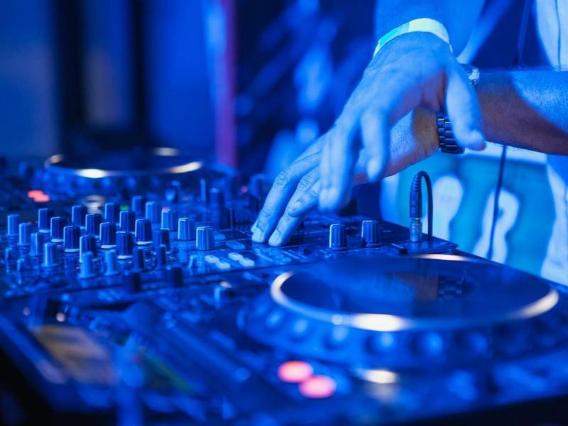  Naujametės dūzgės su DJ David Les 