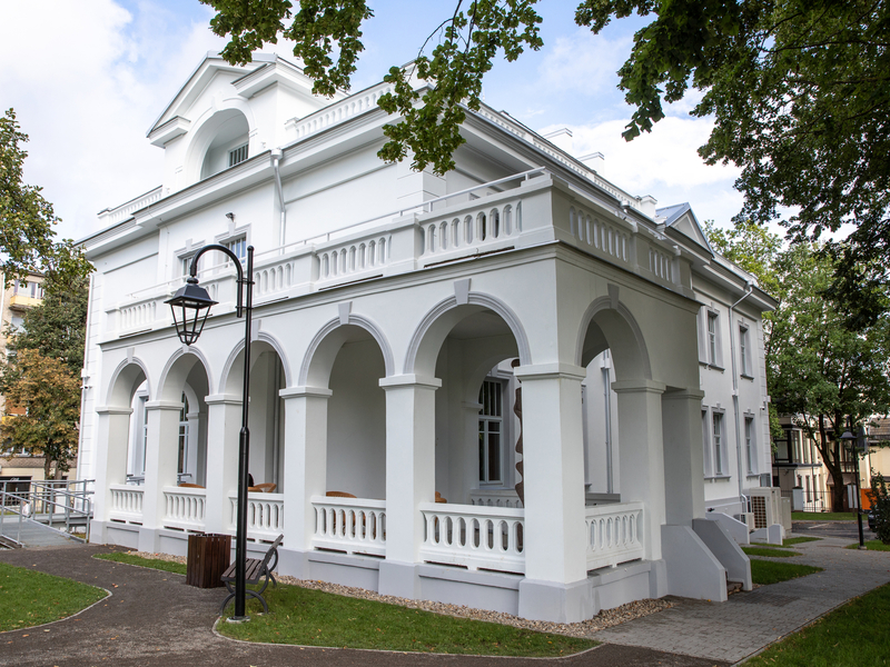 EKSKURSIJA „VAIKYSTĖ ŽYMIOSE ŠIAULIEČIŲ ŠEIMUOSE“