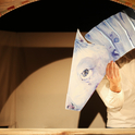  Klounų teatro studijos „Dulidu“ popierinių (origami) lėlių vaidinimas pagal Vytauto V. Landsbergio pasaką „Arklio Dominyko meilė“ 