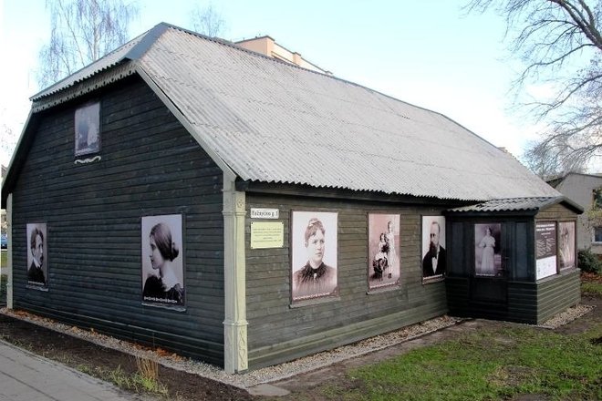 SOFIJOS KYMANTAITĖS-ČIURLIONIENĖS GIMTASIS NAMAS-EKSPOZICIJA