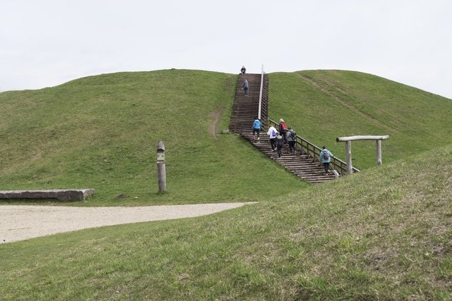 ŽUVININKAI HILLFORT / SALDUVĖ HILL