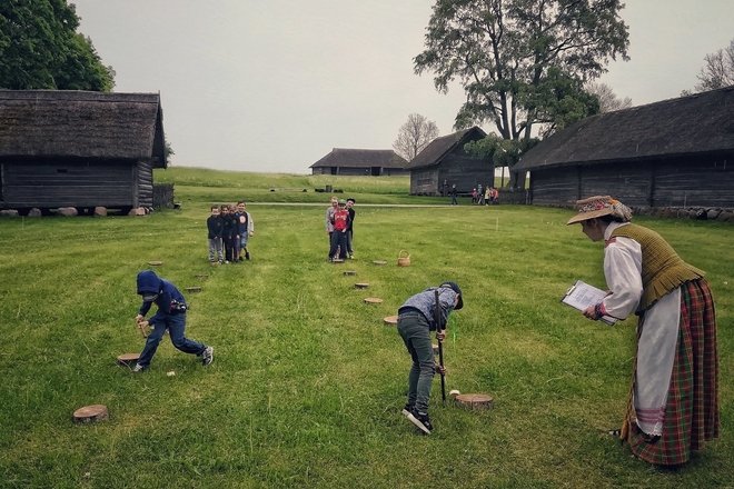 ETHNOGRAPHISCHE SPIELE DER LITAUISCHEN MENSCHEN