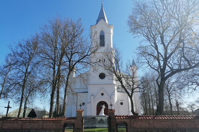 BAISOGALOS ŠVČ. TREJYBĖS BAŽNYČIA