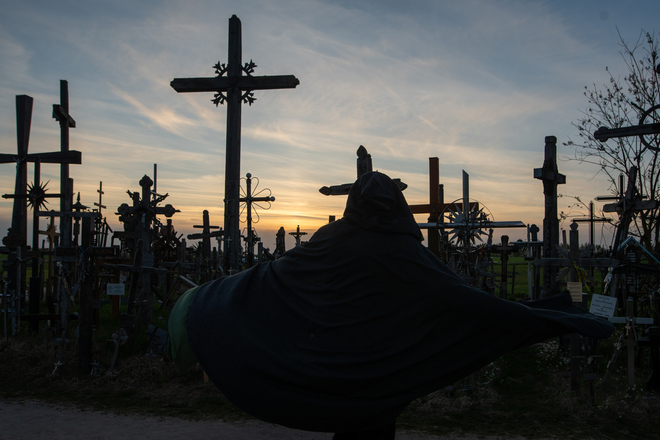 NAKTINĖ KRYŽIŲ KALNO EKSKURSIJA „VIENUOLIO PĖDOMIS KALNE“