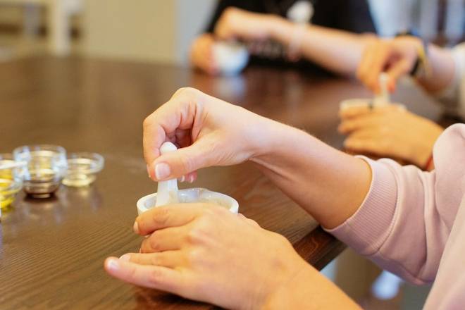 ŠALTO SPAUDIMO ALIEJŲ DEGUSTACIJA IR NATŪRALIOS SUDĖTIES KREMO GAMYBA