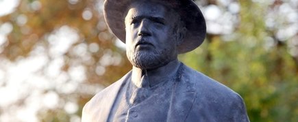 MONUMENT COMMEMORANT CHAIM FRENKEL