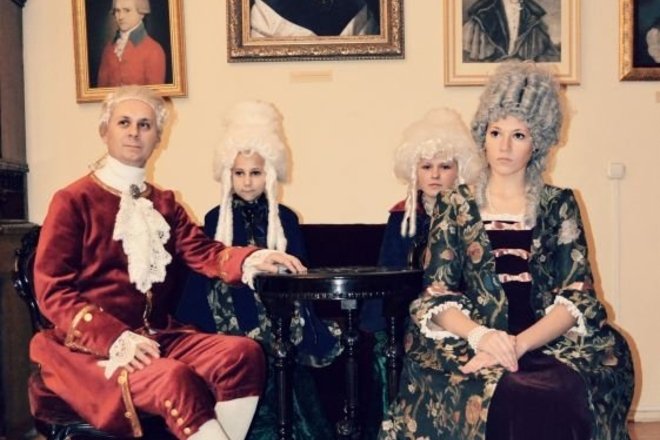 TEATRALIZUOTAS PASAKOJIMAS APIE DVARĄ IR JO PAPROČIUS