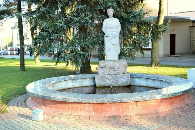 ПАМЯТНИКИ ЮОЗАСУ ЛЯУДАНСКИСУ В КЕЛЬМЕ