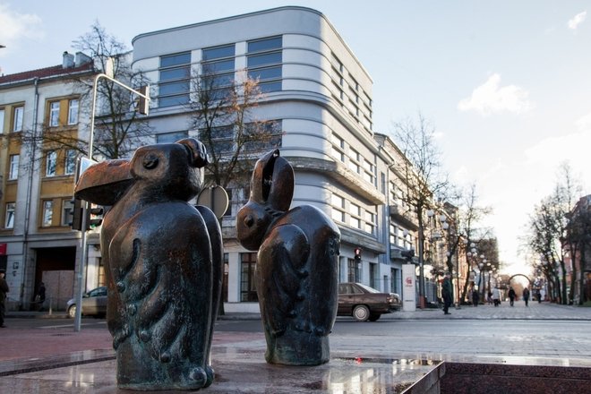 FOUNTAIN PELICANS