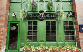 ROCK ’N’ ROLL PUB